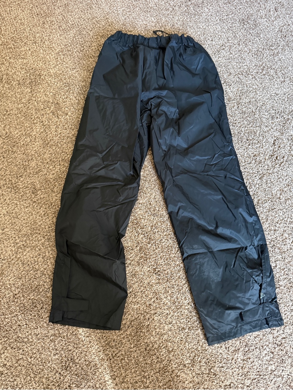 Columbia Men's XL Black Waterproof over pants with adjustable ankle fit. NWOT.